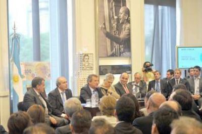Urribarri reuni� a intendentes y presidentes de comunas