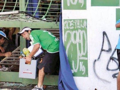 Villa Gobernador G�lvez: grupos de j�venes saquearon un supermercado