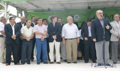Unas 15 comunas recibieron equipos y veh�culos del programa provincial