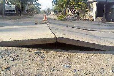 Los 51� grados del mi�rcoles reventaron el pavimento 