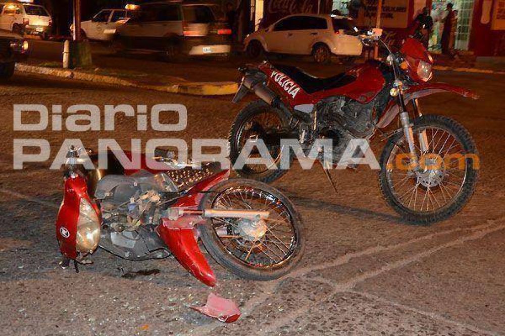 Motociclista herido al chocar contra un auto