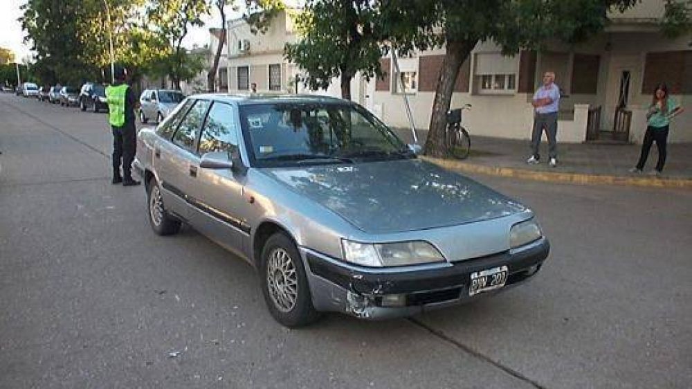 Chocaron una moto y un auto que marchaban en la misma direcci�n