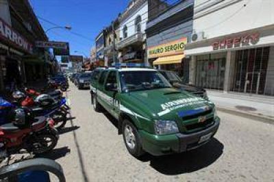 Por precauci�n, en varias ciudades cierran los comercios y refuerzan la seguridad