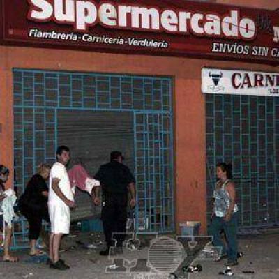 Tensi�n e incidentes ante saqueos en supermercados de La Plata