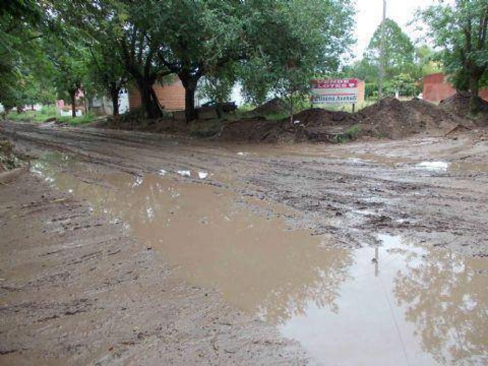 Vecinos reclaman por el mal estado de las calles