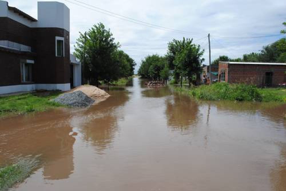 Sectores anegados y vecinos que reclaman tras la copiosa lluvia: ayer el agua escurr�a lentamente, pero segu�an los problemas