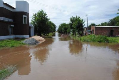 Sectores anegados y vecinos que reclaman tras la copiosa lluvia: ayer el agua escurr�a lentamente, pero segu�an los problemas
