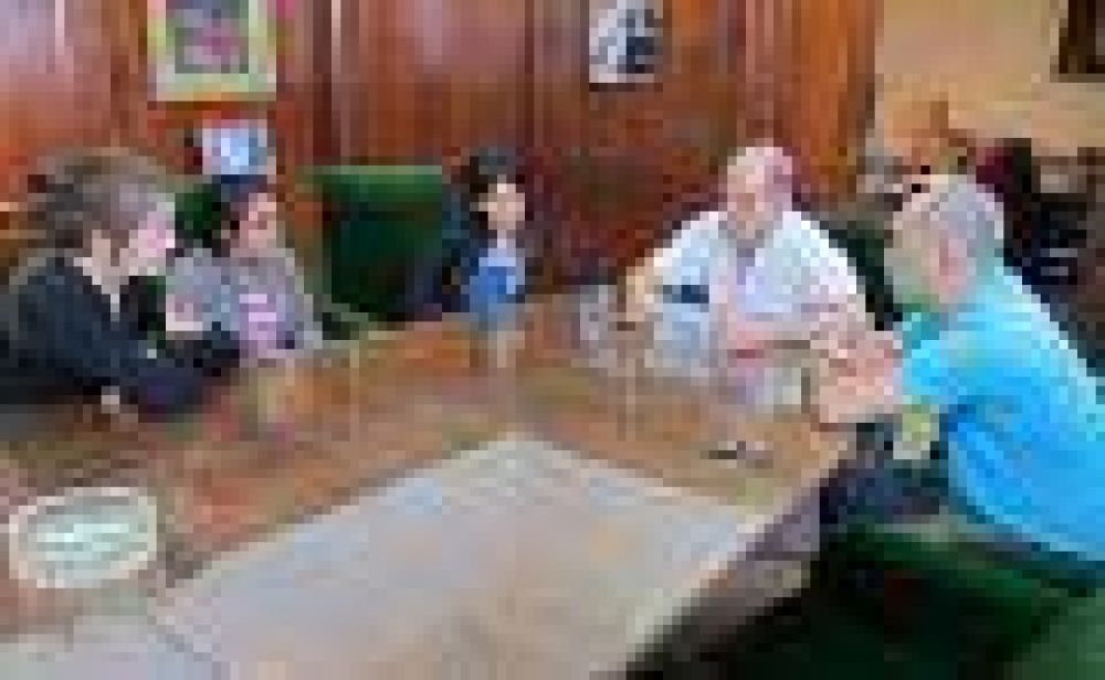  El intendente, Pablo Zurro, entreg� un importante subsidio para obras en el CUP