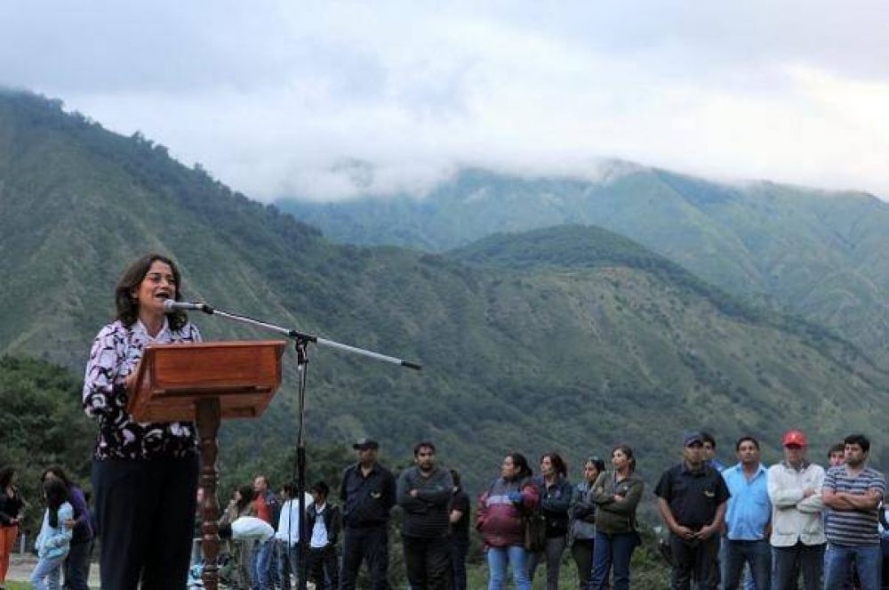 La gobernadora Corpacci abri� el �Verano 2013� en Aconquija