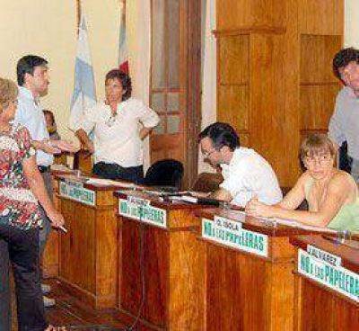 Crean una mesa de di�logo para solucionar el conflicto con municipales.