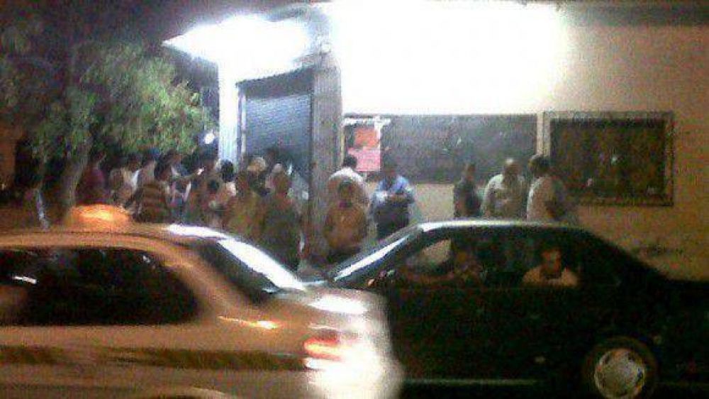 Saquean un supermercado chino en la zona Sur de la Capital y detienen a 11 personas