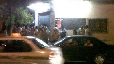 Saquean un supermercado chino en la zona Sur de la Capital y detienen a 11 personas
