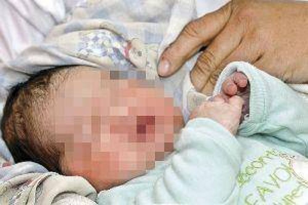 Due�os de hotel, detenidos y una pareja pr�fuga por la entrega ilegal de beb�