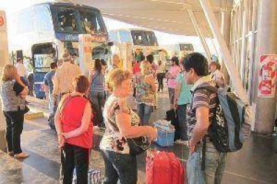 Intenso movimiento en la terminal local y en las rutas nacionales en v�speras de Navidad