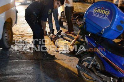 Abri� la puerta del auto y provoc� la ca�da de un motociclista