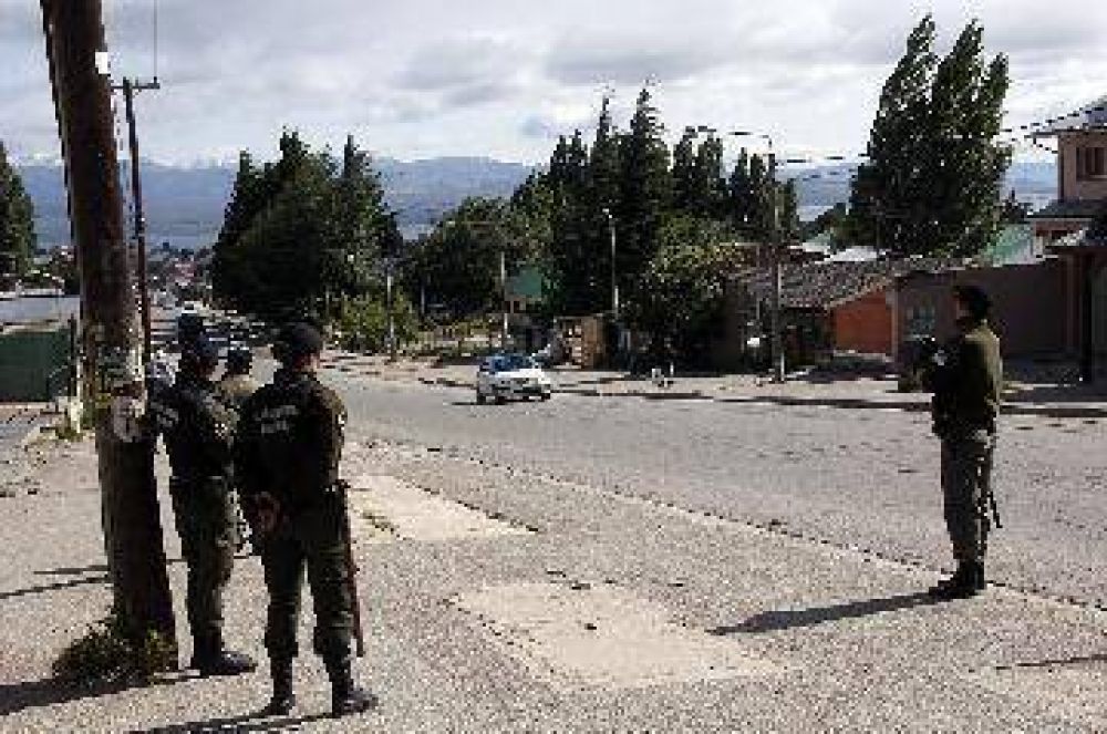 Baj� la tensi�n en las calles, emergi� la crisis pol�tica