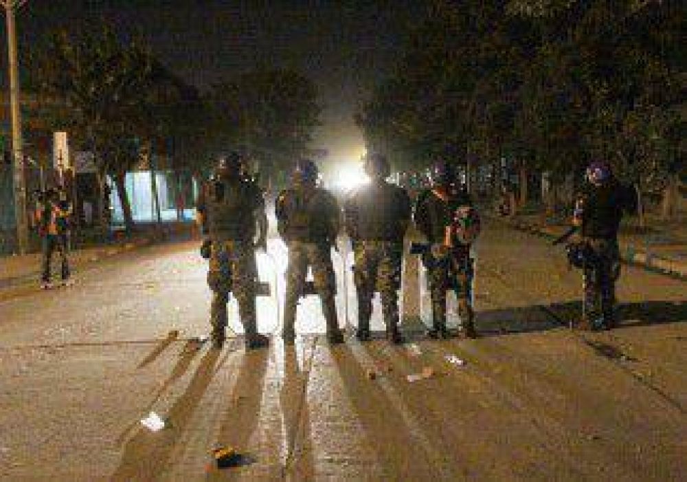 Destrozos de comercios e intentos de saqueos en una noche violenta 