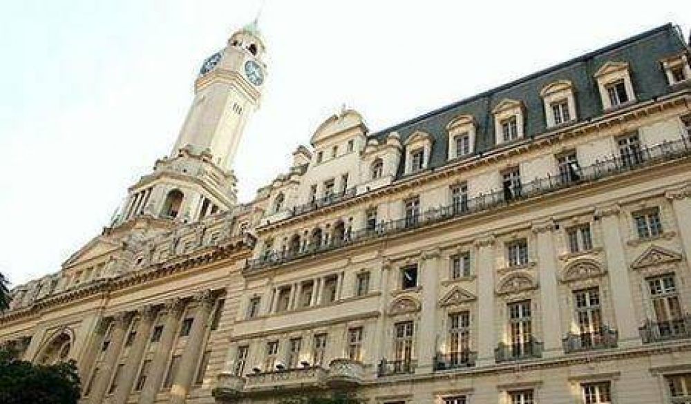 Legislatura: Empleados cobran un bono de $4.000