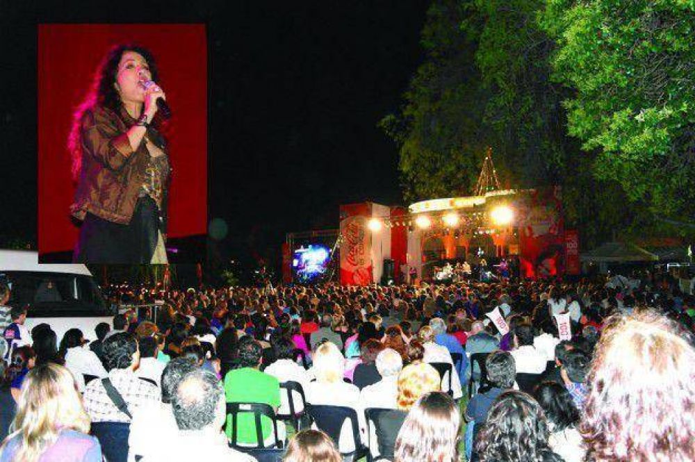 Patricia Sosa abri� la gran noche de Carlos Paz 