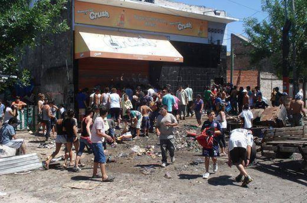 Saqueo en supermercado chino de San Fernando
