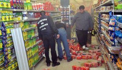Delincuentes intentaron saquear un supermercado y quemar otros dos en Comodoro