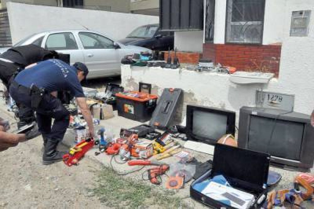 Encuentran y secuestran diversos elementos robados en domicilio de presunto �reducidor�