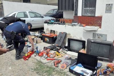 Encuentran y secuestran diversos elementos robados en domicilio de presunto �reducidor�