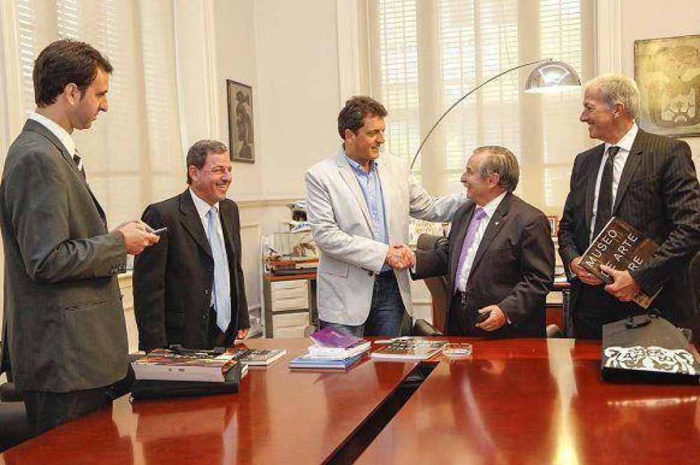 Massa recibi� en el Municipio de Tigre a autoridades de la DAIA
