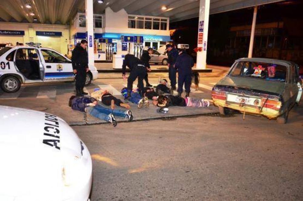 Batalla campal deja varios detenidos