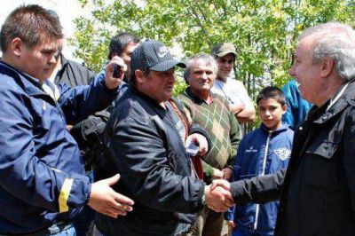 Peralta comparti� el d�a del estibador con los trabajadores en Puerto Deseado