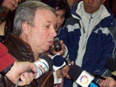 Peralta cuestion� a los docentes por el paro.