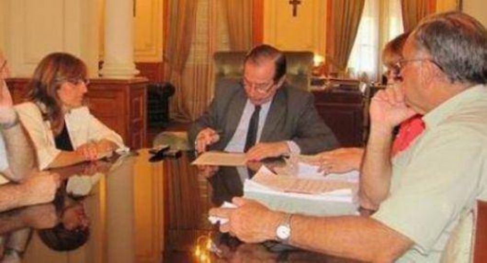 Se firm� el contrato para el nuevo edificio de Comunicaci�n Social