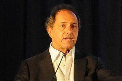 Scioli conden� los "hechos vand�licos" y dijo que el panorama est� "m�s tranquilo"
