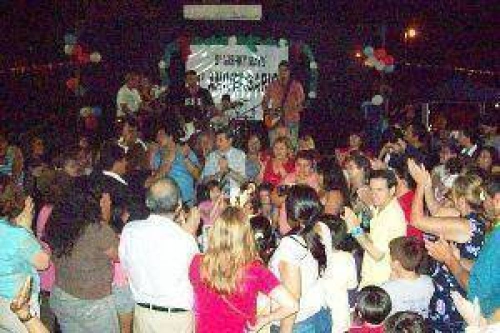 Las familias del Mishqui Mayu celebraron con una gran fiesta los 31 a�os de su barrio