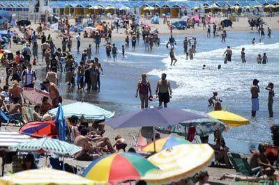 Con el calor, siguieron llegando turistas para pasar las Fiestas