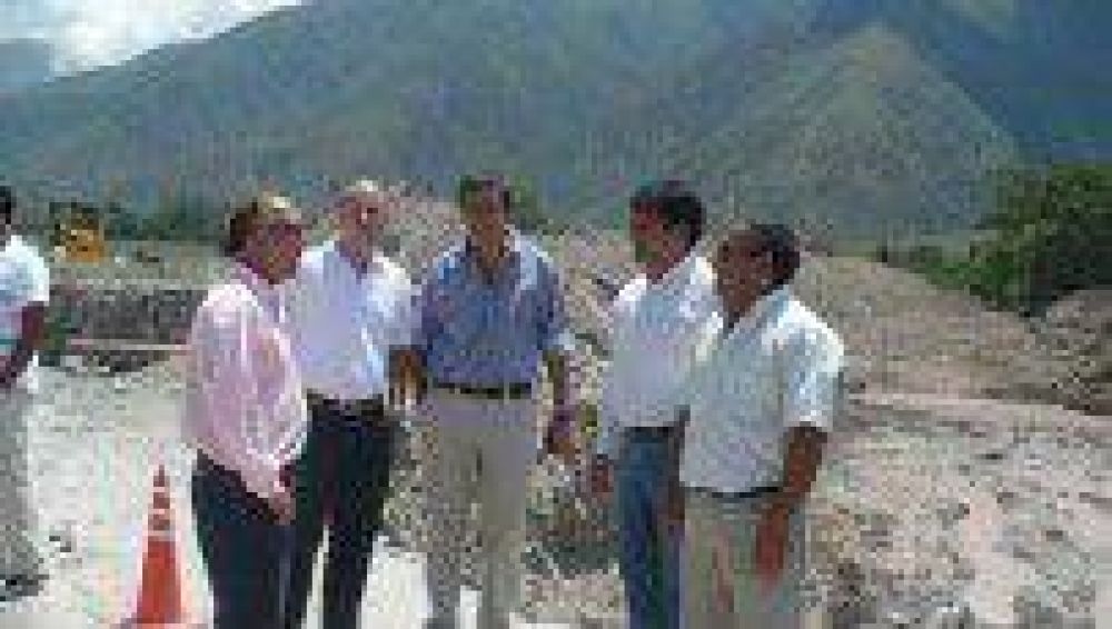 Legisladores recorrieron obras que se ejecutan en Volcan 