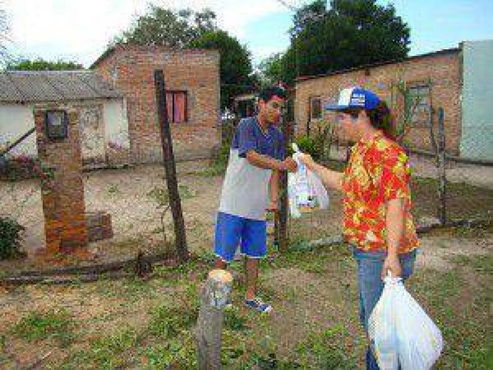 Decenas de miles de bolsas navide�as distribuye el gobierno en la provincia