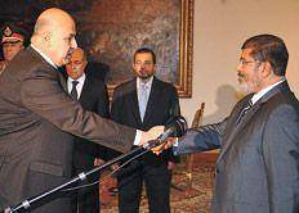 Renunci� el vice en Egipto