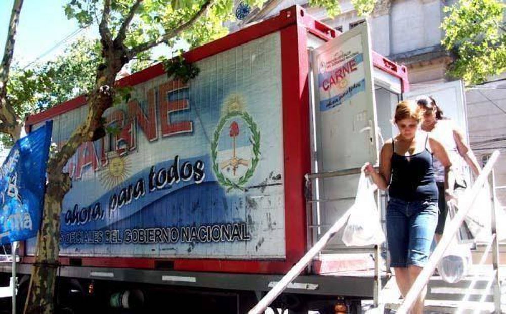 Cami�n de Carne para todos paso por Z�rate