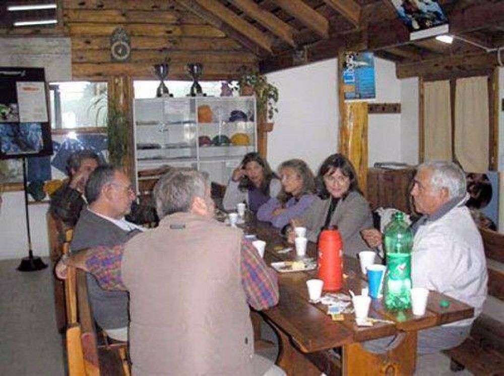 Respaldo de Ana Pechen a la Fundacin Salmnidos de Angostura.