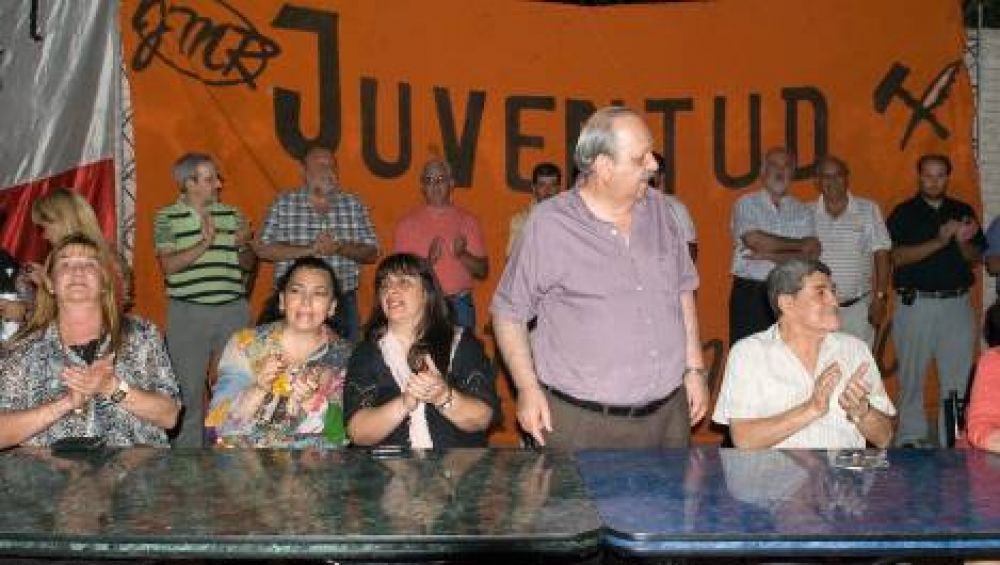 Brizuela le peg al Gobierno y areng al FCS a trabajar para ganar