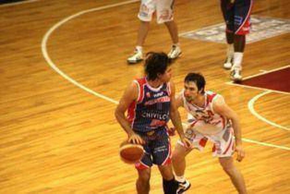 Hurac�n gan� con el tiro del final 