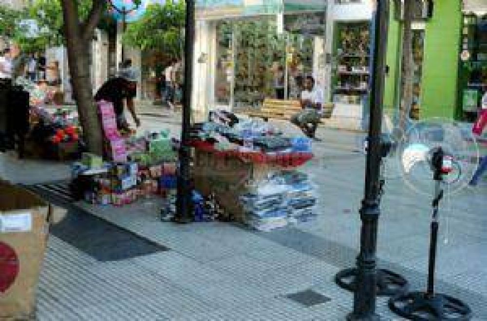 Comerciantes molestos vendieron como ambulantes