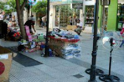 Comerciantes molestos vendieron como ambulantes