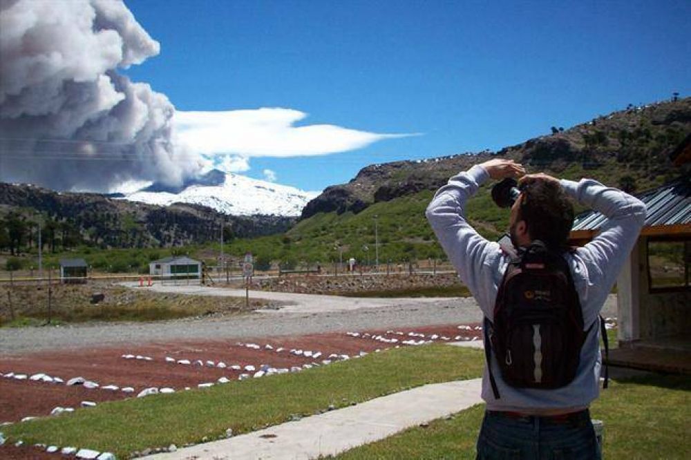 Elevan la alerta de amarillo a naranja en Chile por la erupci�n del volc�n Copahue en Neuqu�n