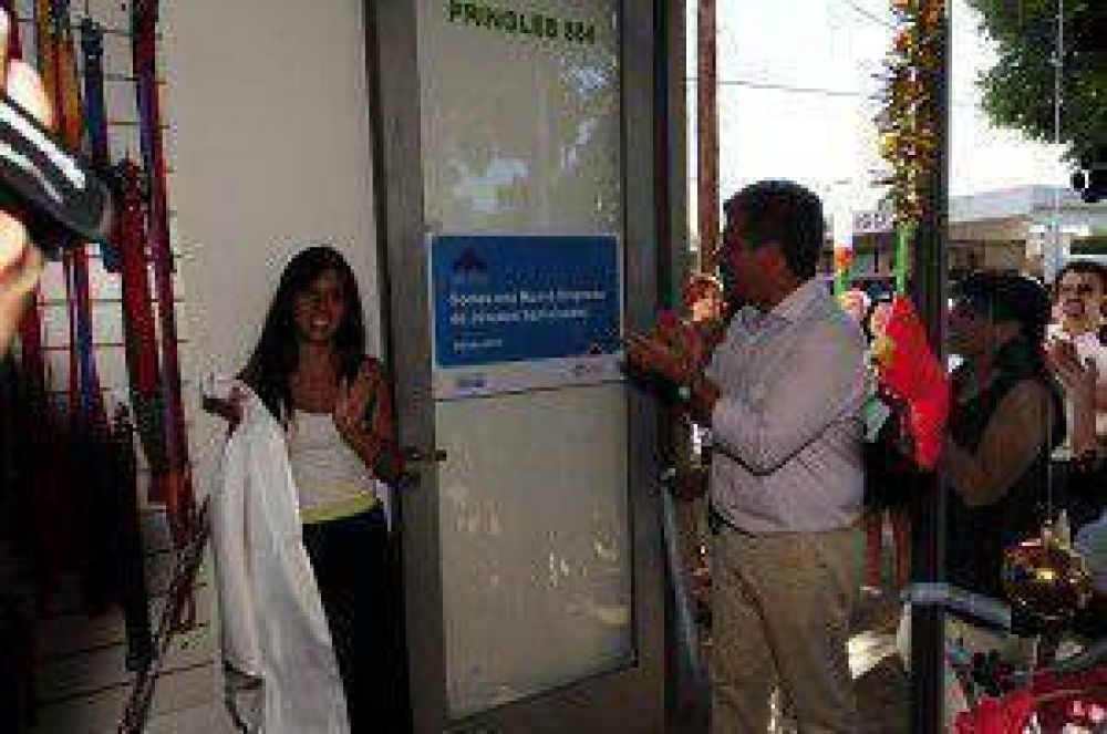 Dos empresas de j�venes sanluise�os abren sus puertas en la Villa de Merlo