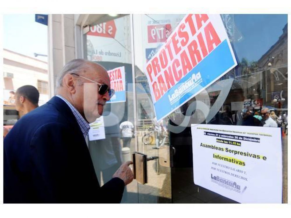 Paritarias 2013: los empleados bancarios est�n en alerta y movilizaci�n
