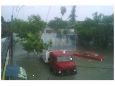 Tras el desborde del domingo pasado se limpi� el arroyo La Santiague�a