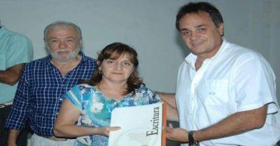Entregaron Escrituras a vecinos del Barrio 5 de Agosto 