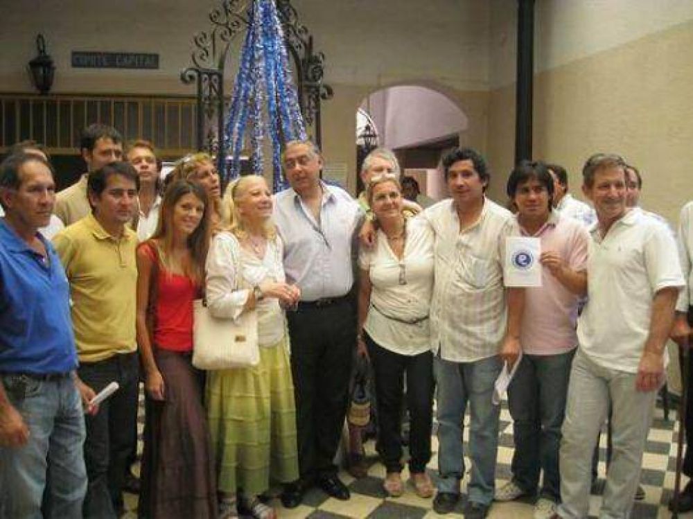 Liberales ir�n a internas el 14 de abril